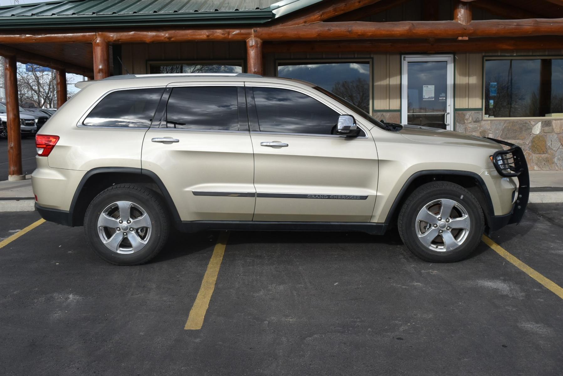 2011 Gold /Tan Jeep Grand Cherokee Limited (1J4RR5GT9BC) with an 5.7L HEMI V-8 engine, 5-Speed Automatic transmission, located at 1600 E Hwy 44, Rapid City, SD, 57703, (605) 716-7878, 44.070232, -103.171410 - Photo #4